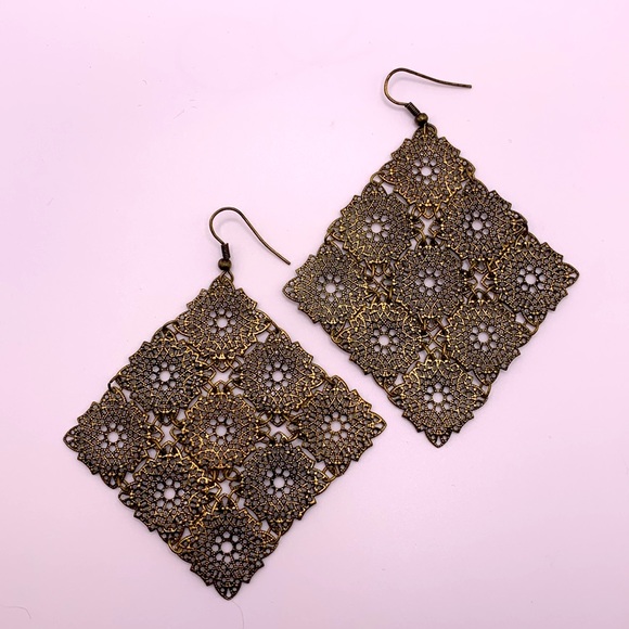 ❄️3/$20❄️ Boho Dangling Filigree Earrings - Picture 2 of 3